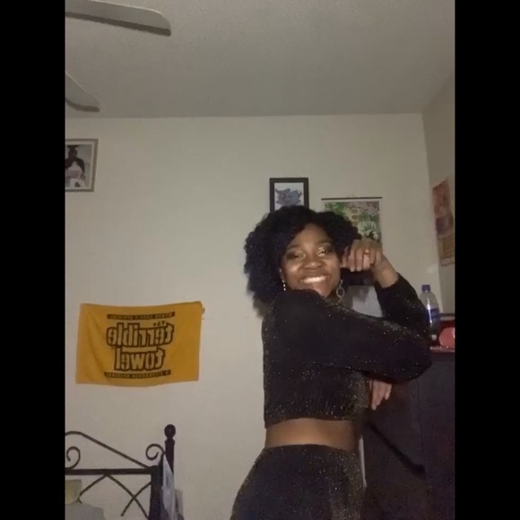 Metallic Two Piece Set✨ - Picture 4 of 4